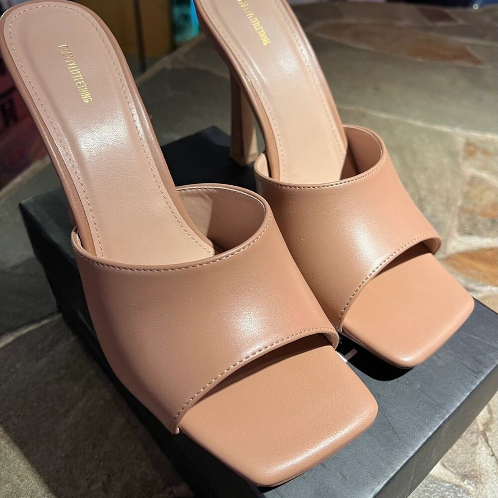 Pretty Little Things Camel Square Toe Heels (Women’s 6)(BNIB)